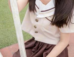 MSLASS梦丝女神 – 晓晓写真：当女神开始走下神坛，下载时请系好安全带，不然会摔！