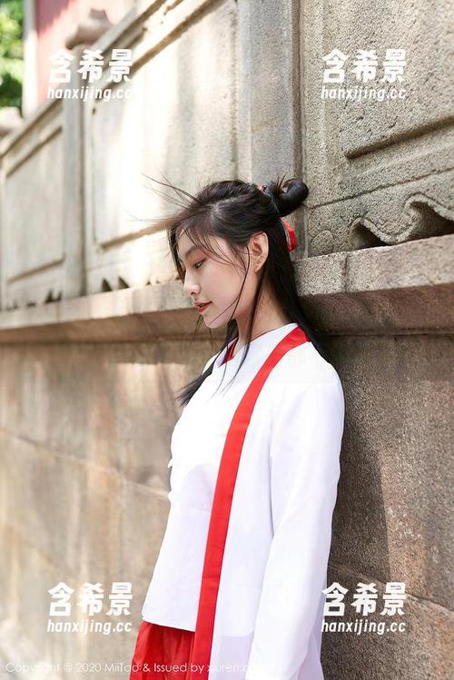 MiiTao蜜桃社 - 再看一遍图集，米琪MIKI的制服搭配让我膝盖都不争气了
