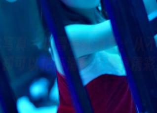 PANS写真 – 小雪在红裙里：从不上交作业，却可以把高清图库拖得精彩纷呈