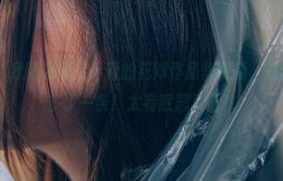 PDL潘多拉 – 我刚发现艾小青的花嫁作品集更新，我的日常乐趣又多了一条！太有意思了吧！