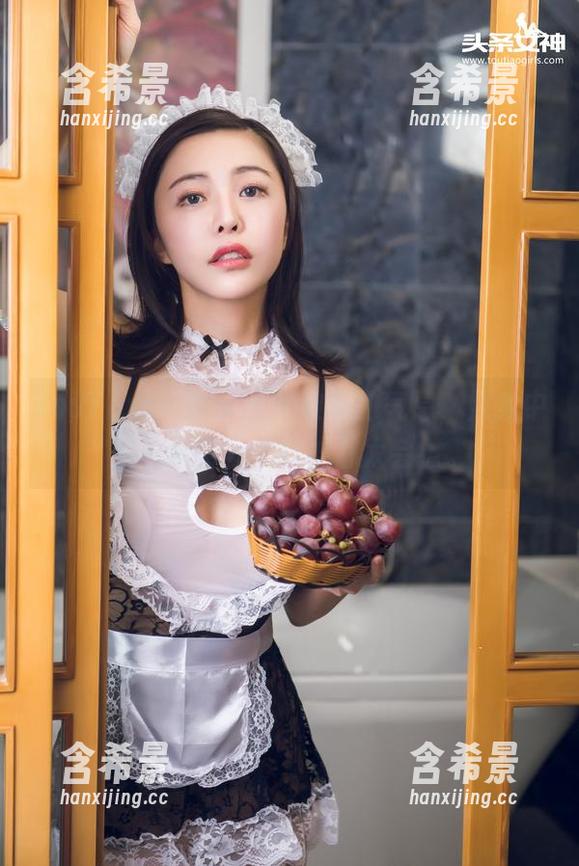 TouTiao头条女神-王一涵 TouTiao头条女神 - 教室的气息,照片中王一涵的每个眼神都太会撩。