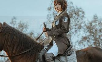 Umeko J的黑丝写真，优雅中又透着些许俏皮