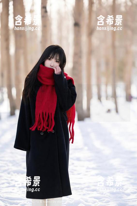XIAOYU语画界 - 王馨瑶yanni的制服真让人觉得意外，图片里的她好像在调皮，资源说不定还藏着点儿什么。