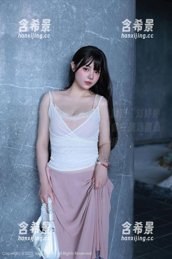 Xiuren秀人网 - 我在在线浏览“刘婷婷镂空”，选择一张图片时就像在挑选甜点，没办法，难以抗拒。