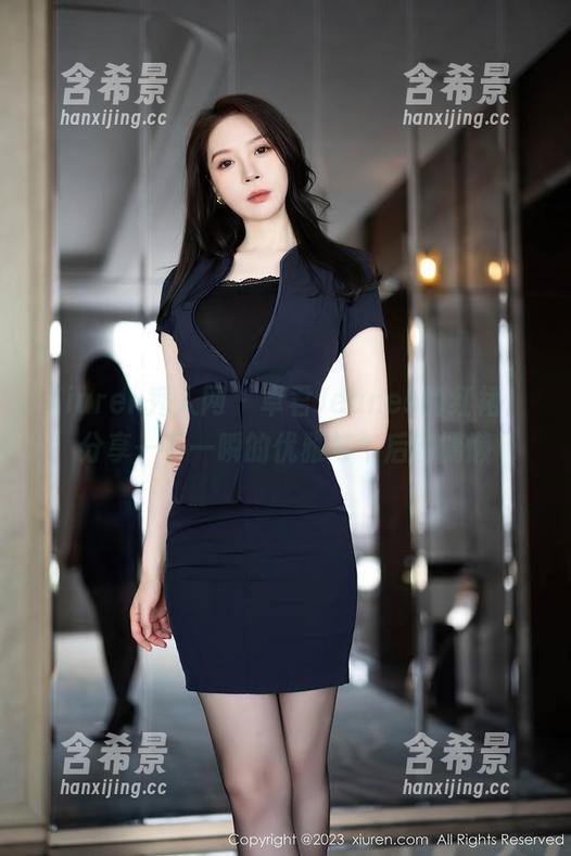 Xiuren秀人网 - 卓君Jeanes的红裙，分享一下一瞬的优雅与午后的慵懒