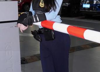 Xiuren秀人网 – 当美臀遇上丝袜：张思允Nice的壁纸，你的手机会不好意思吗？