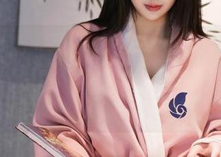 Xiuren秀人网 – 林文文睡衣合集：在这房间里，她是女王，还是说……只是想吃零食？