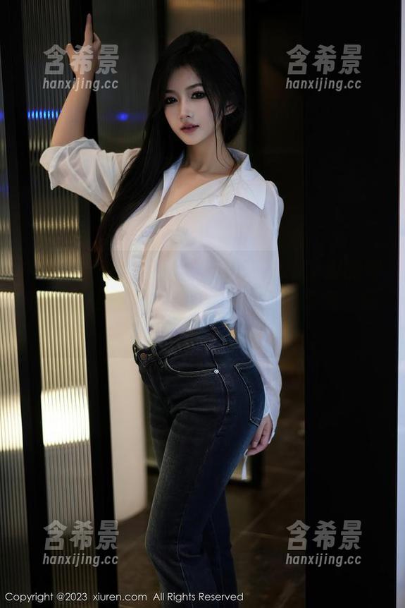 Xiuren秀人网 - 果儿victoria呈现的图包，竟然把棉袜穿出了种隐晦的诗意，还真挺惊艳的。