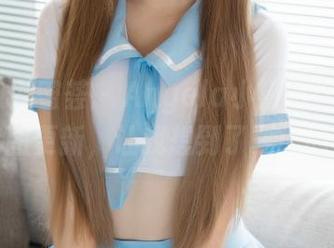 YouMi尤蜜荟 – Angela小热巴这次的比基尼套图更新，让我想到了夏天的味道。