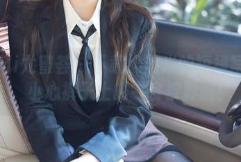 YouMi尤蜜荟 – 下载奶油米的短裙写真集，小心裤子上的零食被影响！