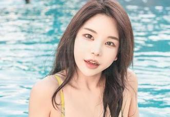 下载Zzyuri的全套圣光写真，你的X-mas可能会变得不一样哦……哈哈！