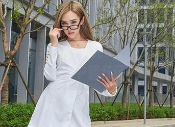aiss – 下载若兮的日光浴，听说这是现代版的VIP通行证？