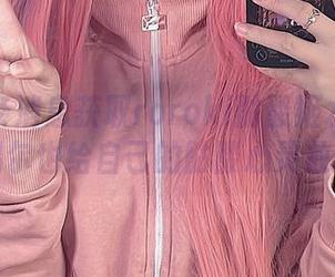 回复这条消息获取roroki骷髅姬水手服图包！偶尔也给自己的骷髅心灵放个假！