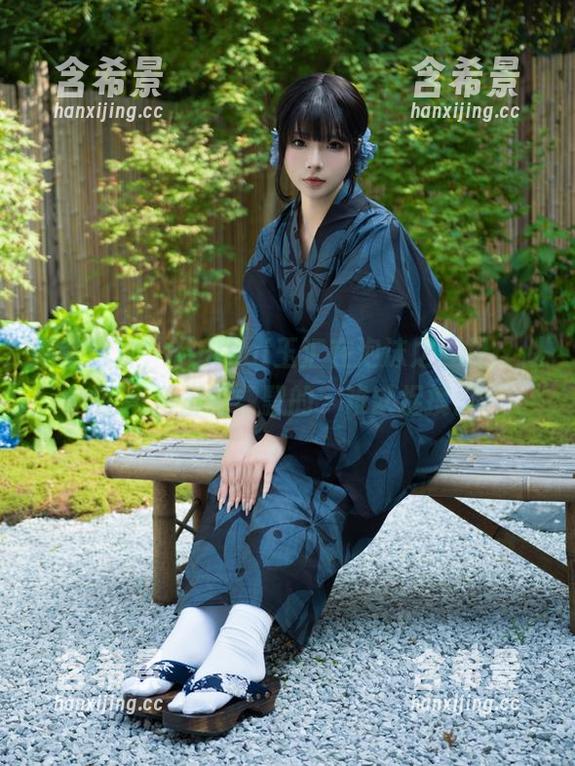 精选图片，yuuhui玉汇在泡沫之夏里，似乎一切都轻飘飘的，难以捉摸。