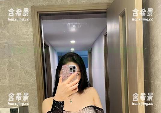 微密圈 - 黑丝系列再度刷屏，不爱笑的赛琳的新作品来袭，这画风果然变了？