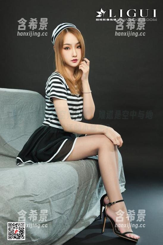 丽柜 - 图图的空姐私拍，难道是空中与地面通话的小秘密？
