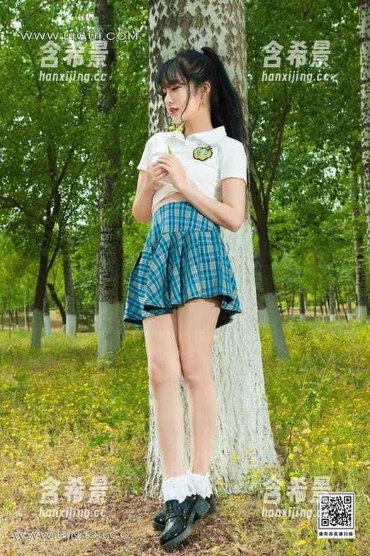 丽柜 - 小璐璐的制服套图新鲜出炉，更新让人欢喜，让我暗暗佩服这位博主的身材和审美诶。