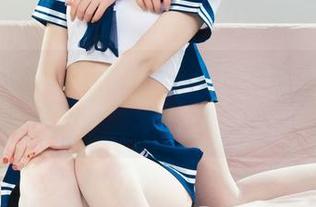 丽柜 – 为啥一直盯着美美的眼镜？私拍图包，闪瞎双眼的感觉！