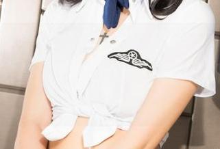 克拉女神 – 当熙妍穿上空姐制服，我的脑海里只想着：她的任何原图都是机场的风景线！