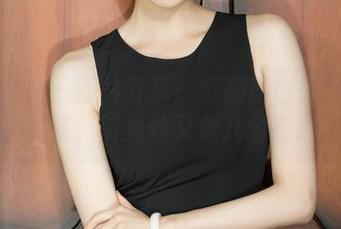 克拉女神 – 图片分享：薇薇如何轻松驾驭怪风格，裤里丝又是几个意思？
