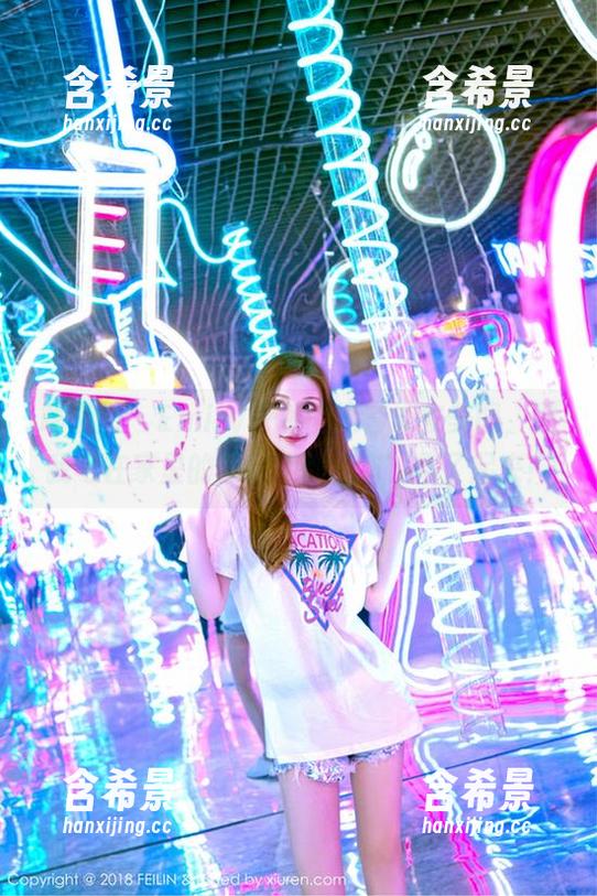 嗲囡囡 - Emily尹菲的这套泳衣美图，把我宅在家里的依赖感都“泡”华了起来！