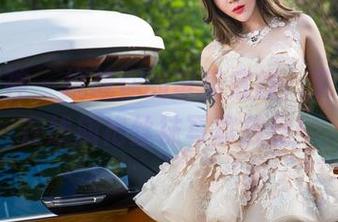头条女神 – 挑战你的审美底线，艾小青的在线旗袍丝袜写真放送！