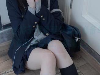 妈妈说白丝格子裙是美少女的必备单品，少女秩序疑惑：你确定？