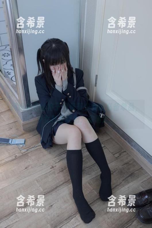 妈妈说白丝格子裙是美少女的必备单品，少女秩序疑惑：你确定？