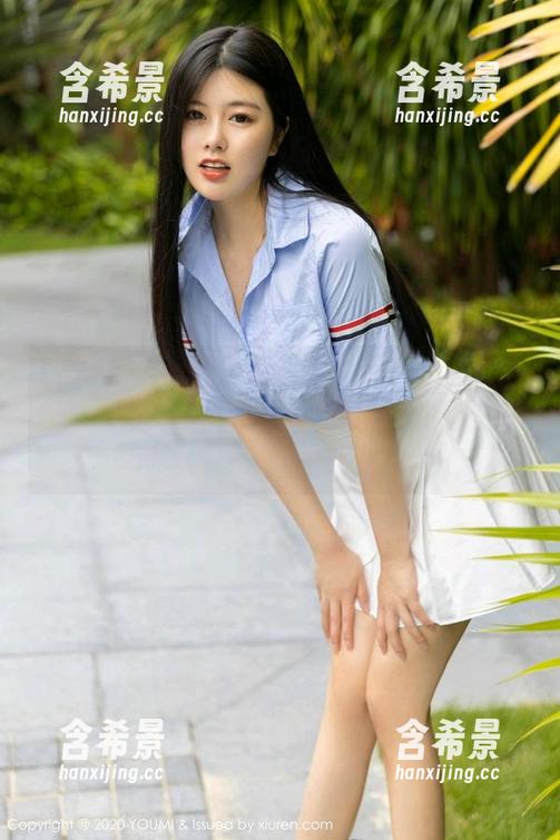 尤蜜荟 - 妲己Toxic海边照片：挑战如何把海浪拍得比她的神情还美，刚才那个波浪直接让人不想洗澡了。