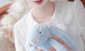 嶋葵的私房图片，透过纱雾，你能找到什么？哦，我是说找不到东西啦。
