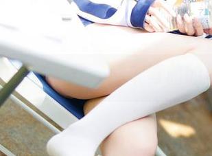 晓美妈的美脚合集，那个弯曲的角度我…