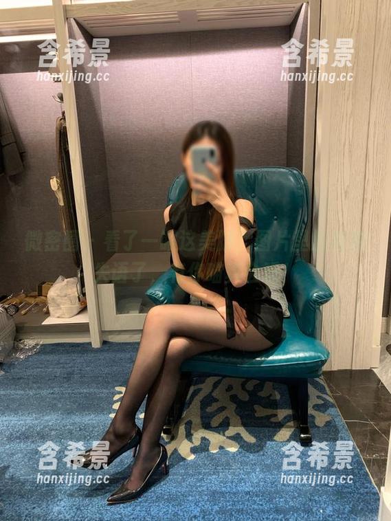 微密圈 - 看了一眼这美脚，图片里的我都失语了，有你喵真会玩！