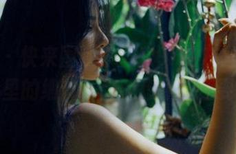 微密圈 – 快来围观李嘉欣97的灰丝照片，这合集里的细节，比我想象的还要微妙。