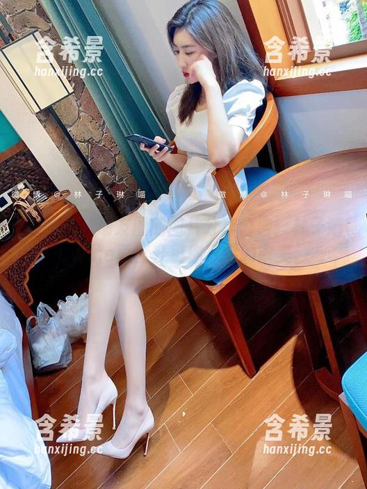 微密圈 - 朋友圈的图片分享公告：林子喵Lynne再度升级你日常的审美。