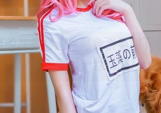 桜桃喵的写真精选：黑色水手服下的小小少女，略带一丝挑衅！