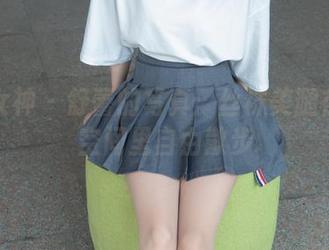 梦丝女神 – 舒蕾的写真：丝袜美腿在艺术空间里自由散步