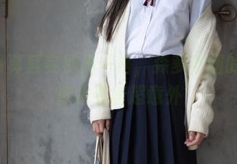 这组写真其实别具一格，森萝财团的JK死库水看着超意外