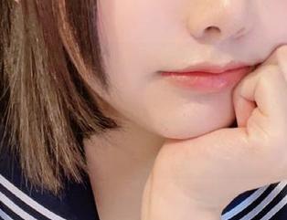 如果樱群穿着这套校服出现在我的课堂上，我估计会狠命分心啊，恶心的学习压力为你点赞。