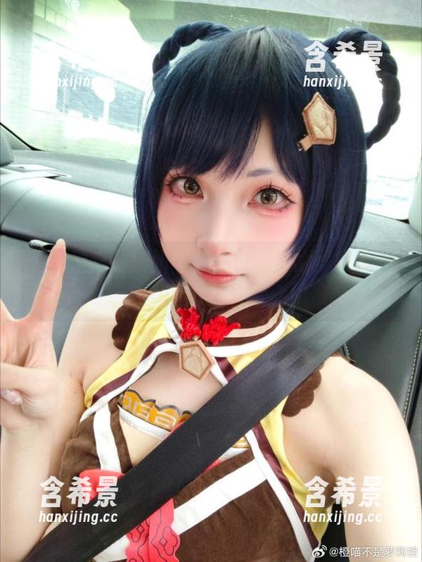 看完橙喵的御姐写真，免费也太养眼了，我无话可说。