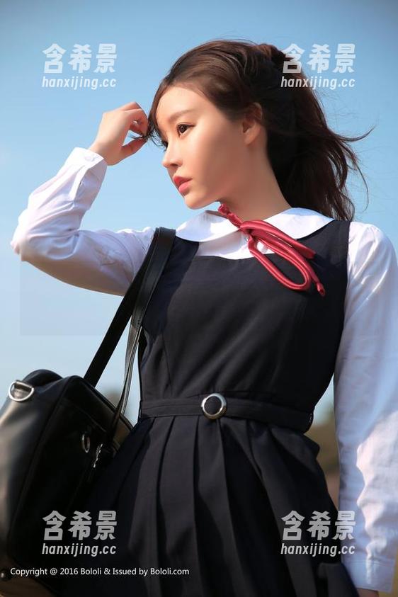波萝社 - 夏美酱+学妹=无底线欢乐！更新你的写真图集想法！