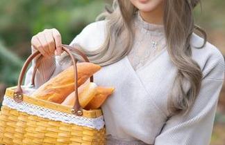 高清玉汇yuuhui美腿合集，嘴角一扬，心思飘到天边，腿却稳稳在这里。