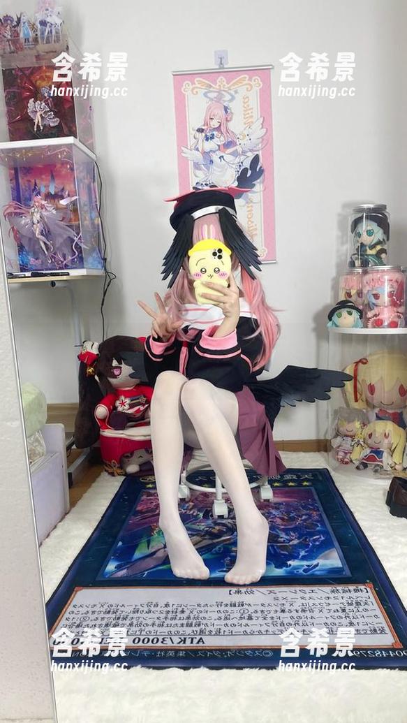 这组白栎Shirly的白丝私房美图，让我心中小火花四射…