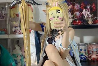 白栎Shirly揭晓全套写真，带你到明日方舟的能天使路上，亲密感不再遥不可及，快去下载吧！