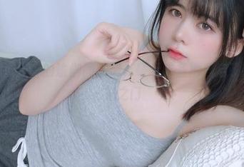 眼酱大魔王w的瑜伽服图册，毫无防备地开启了我的想象之门