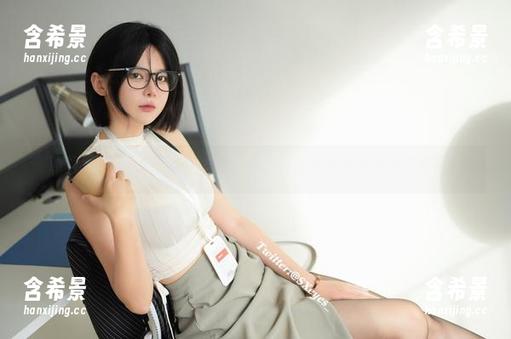 眼酱大魔王w的美图，总有些让人意想不到的蕾丝胖次元素！