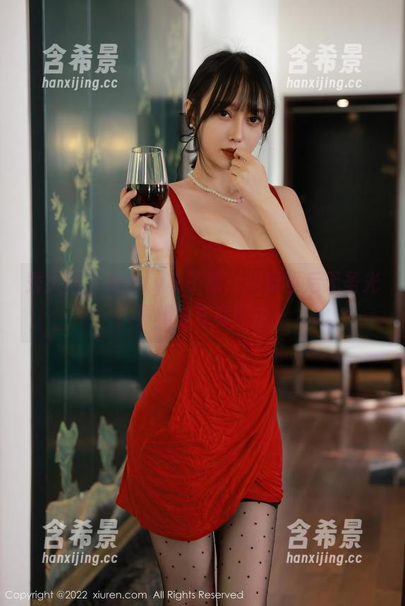 秀人网 - Betty林子欣：眼镜背后无圣光，真相总在套图中～