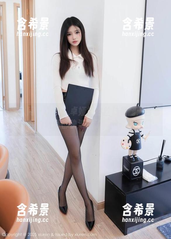 秀人网 - Cris_卓娅祺的丝袜美腿：合集让我的眼睛都快流泪了，分享给你们