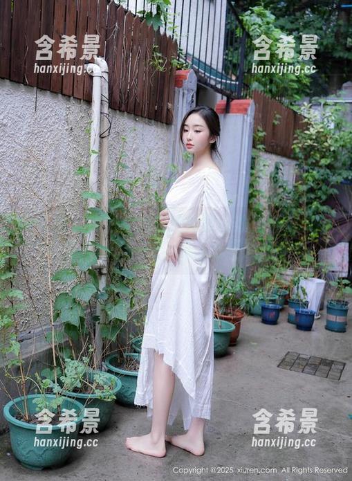 秀人网 - 作品里的白沫确实让瑜伽看起来不那么难了，想学的心蠢蠢欲动。