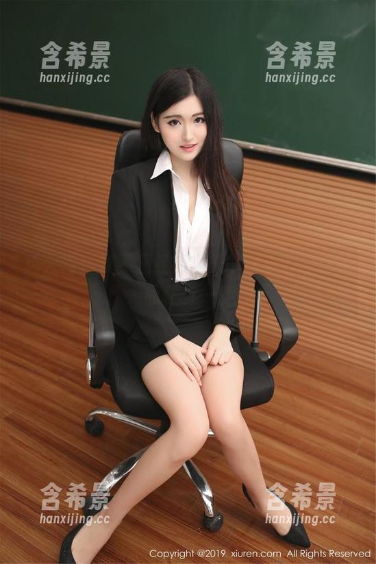秀人网 - 忒不正经的夏天，谢小蒽定制作品真有一套