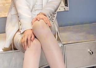 秀人网 – 麻吉小兔子的女友合集——翻页时小心啊，别让想象飞太远。